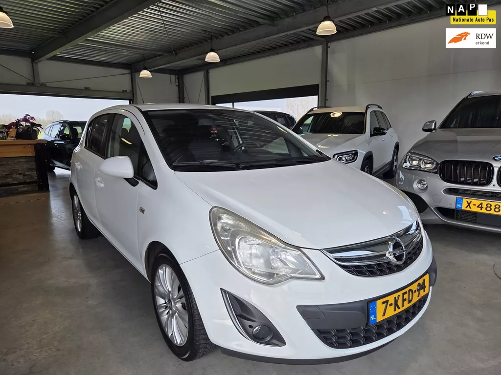 Opel Corsa 1.2-16V Cosmo PDC / Navigatie .