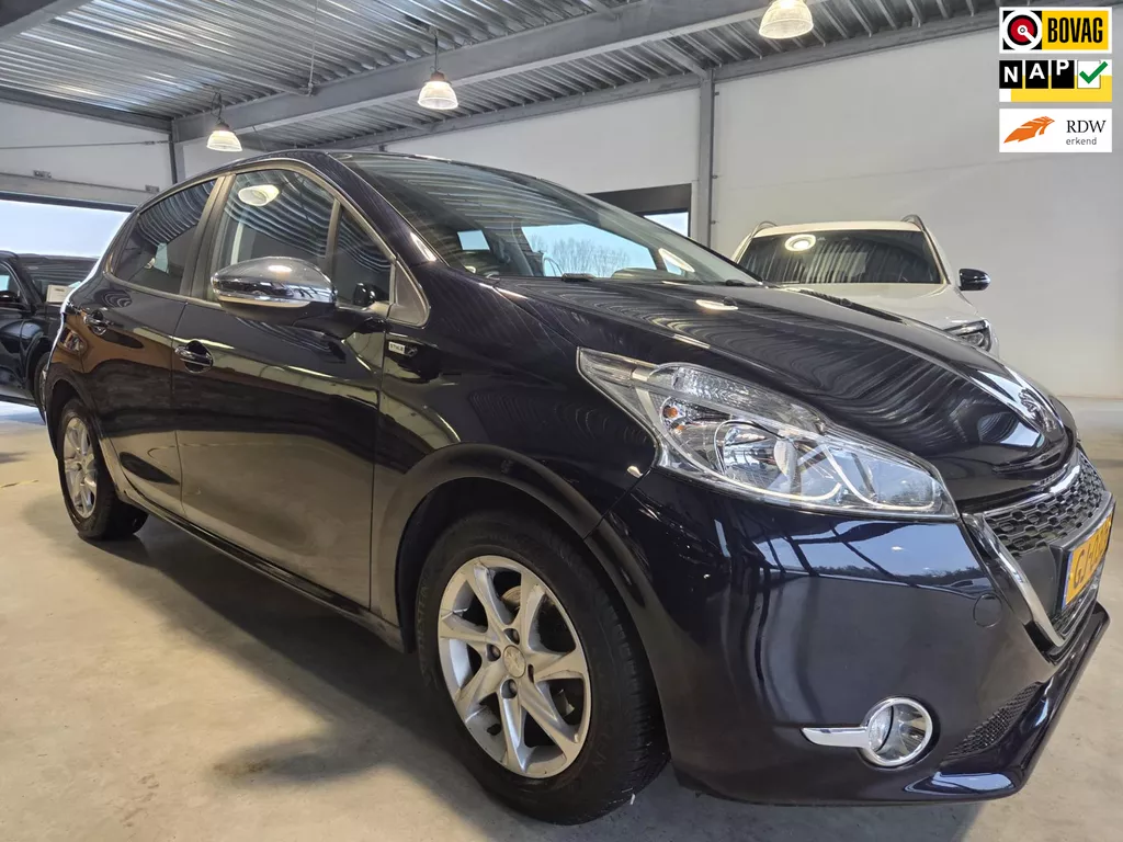 Peugeot 208 1.2 PureTech Style * Weinig kilometers !*Navigatie/telefoon.