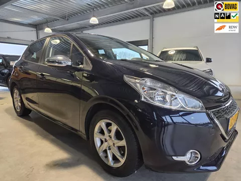 Peugeot 208 1.2 PureTech Style * Weinig kilometers !*Navigatie/telefoon.