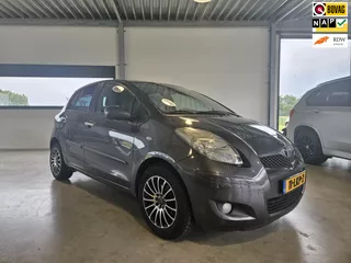 Toyota Yaris 1.3 VVTi Aspiration met airco Lm velgen !